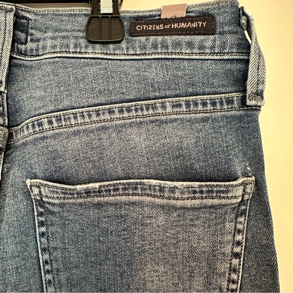 Citizens of Humanity “Rocket Crop” jeans in medium blue in size 26. - Picture 6 of 7